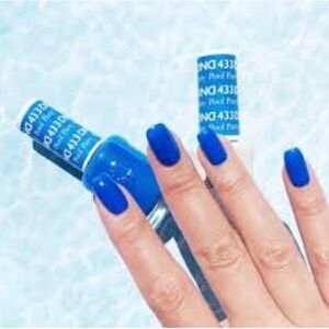 NIB DND POOL PARTY BLUE NAIL POLISH NEW